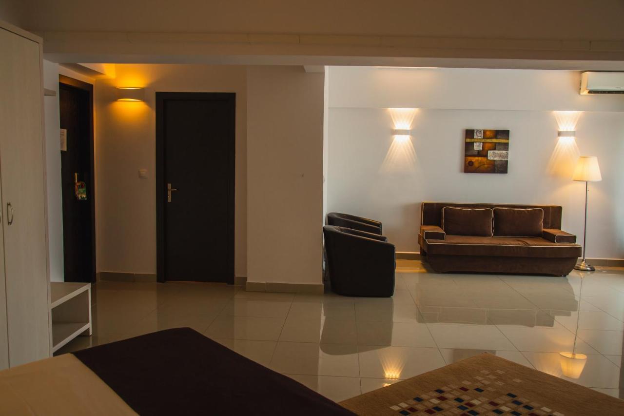 Hotel Ambasador Mamaia Esterno foto