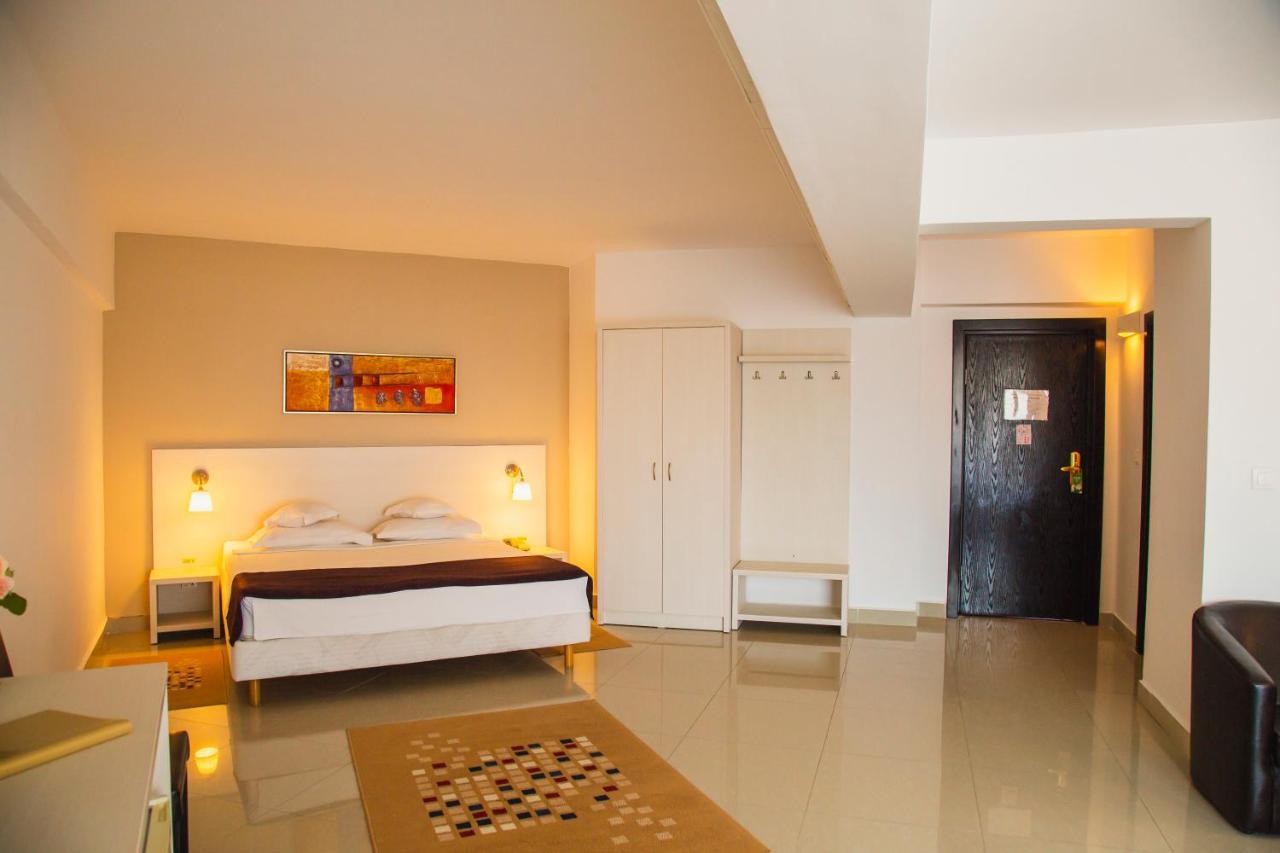Hotel Ambasador Mamaia Esterno foto